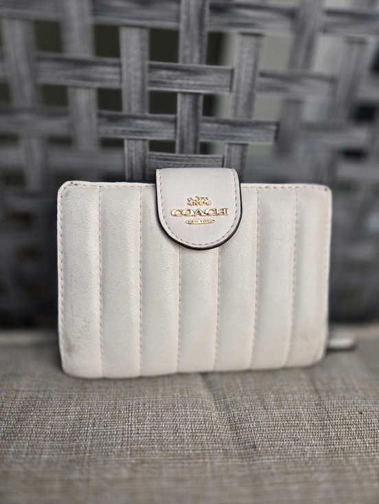 Coach Handbags - Coach Medium Corner Zip Wallet